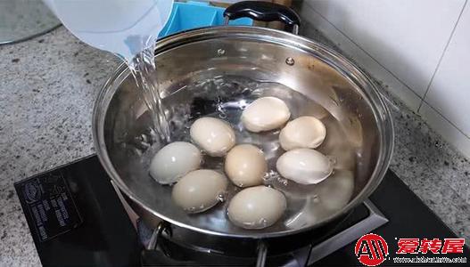鸡蛋冷水下锅煮几分钟？教你白水煮鸡蛋的正确方法窍门（附视频教程）  第1张
