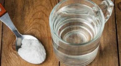 喝盐水的功效和作用（喉咙痛喝盐水有用吗） 第2张