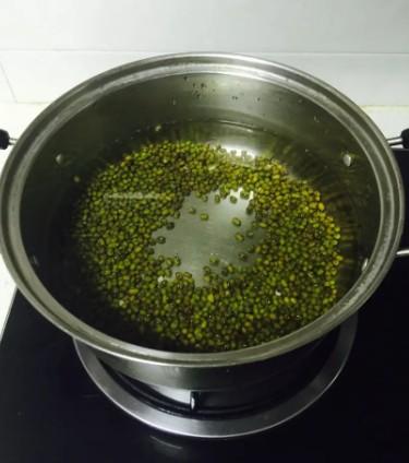绿豆水的功效和作用（如何煮绿豆水解毒） 第1张